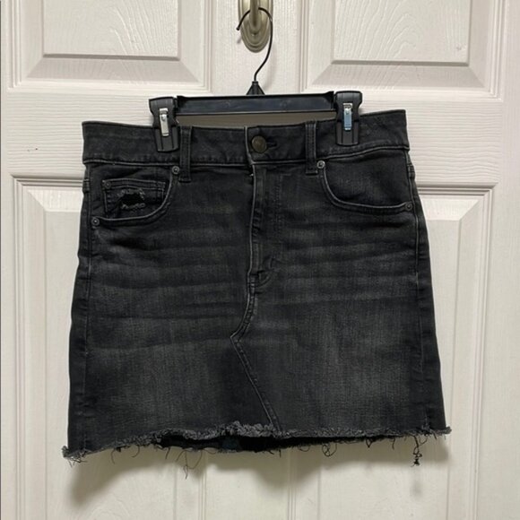 American Eagle Black Denim Hi-Rise Ne(x)t Level Stretch Mini Skirt Size 8 - Picture 1 of 11